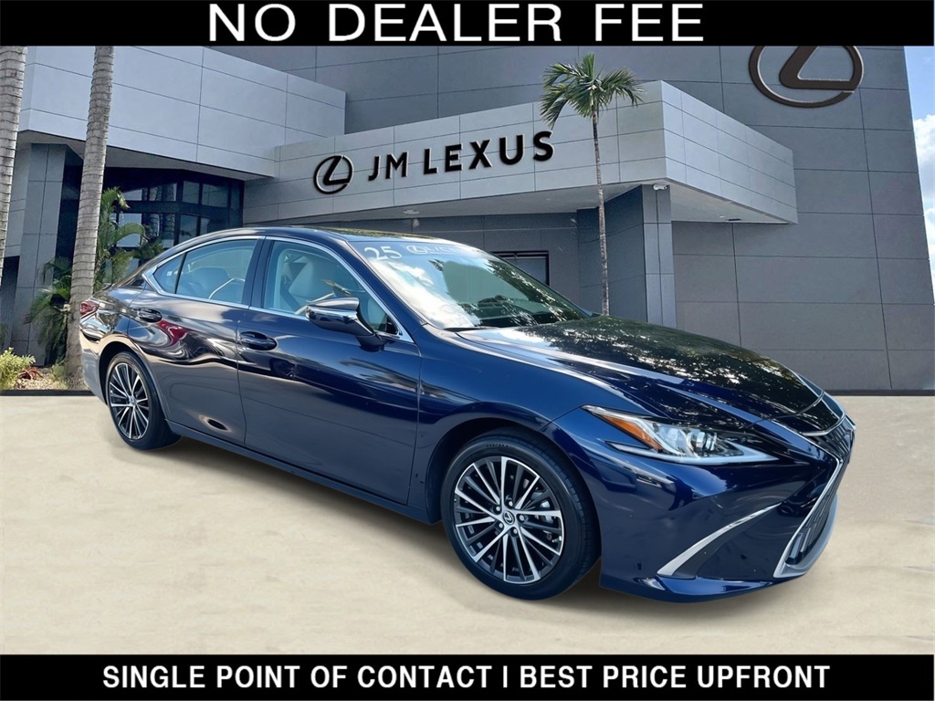 2025 Lexus ES Hybrid 300h's photo
