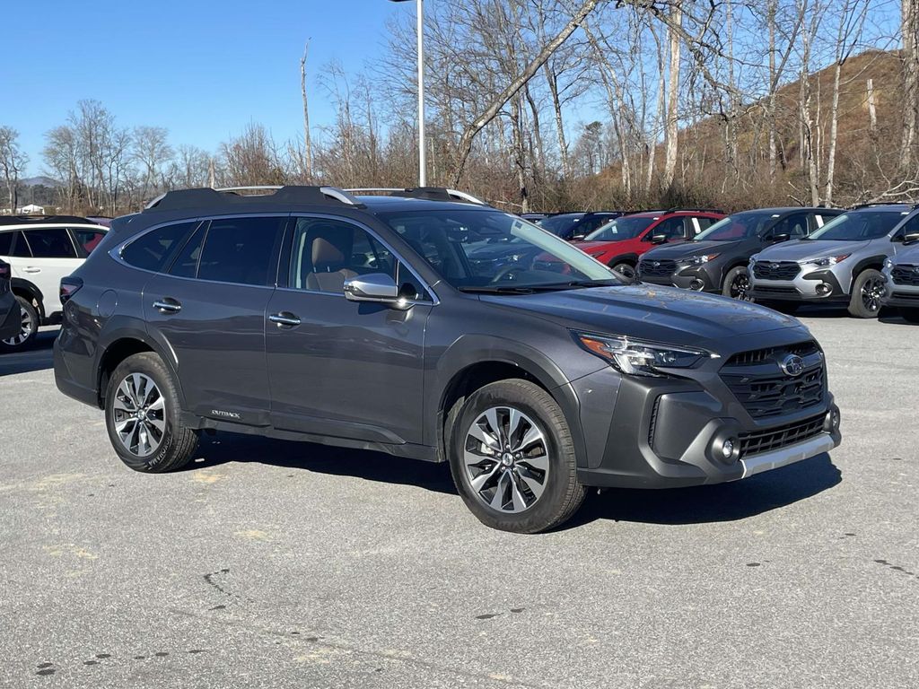 2025 Subaru Outback Touring's photo