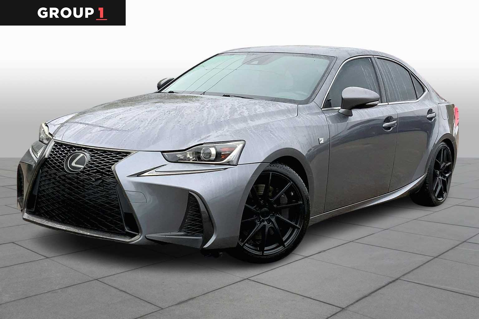2017 Lexus IS 200t's photo
