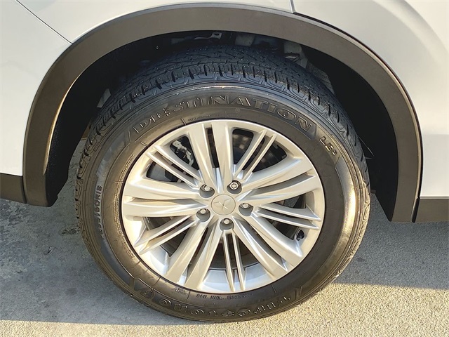 2023 Mitsubishi Outlander ES photo 8