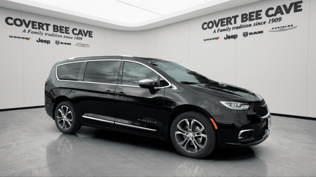 2026 Chrysler Pacifica Pinnacle's photo