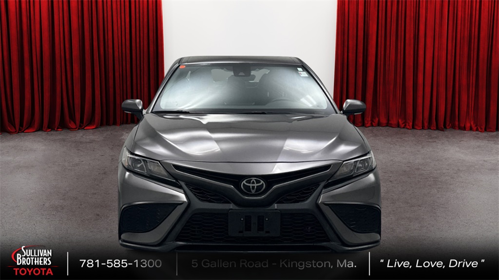 2022 Toyota Camry SE's photo