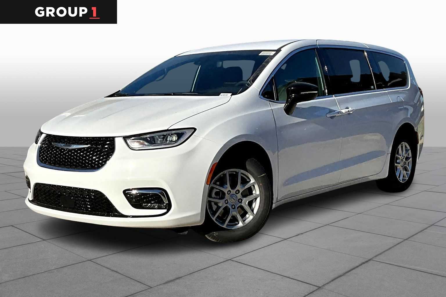 2026 Chrysler Pacifica Select's photo