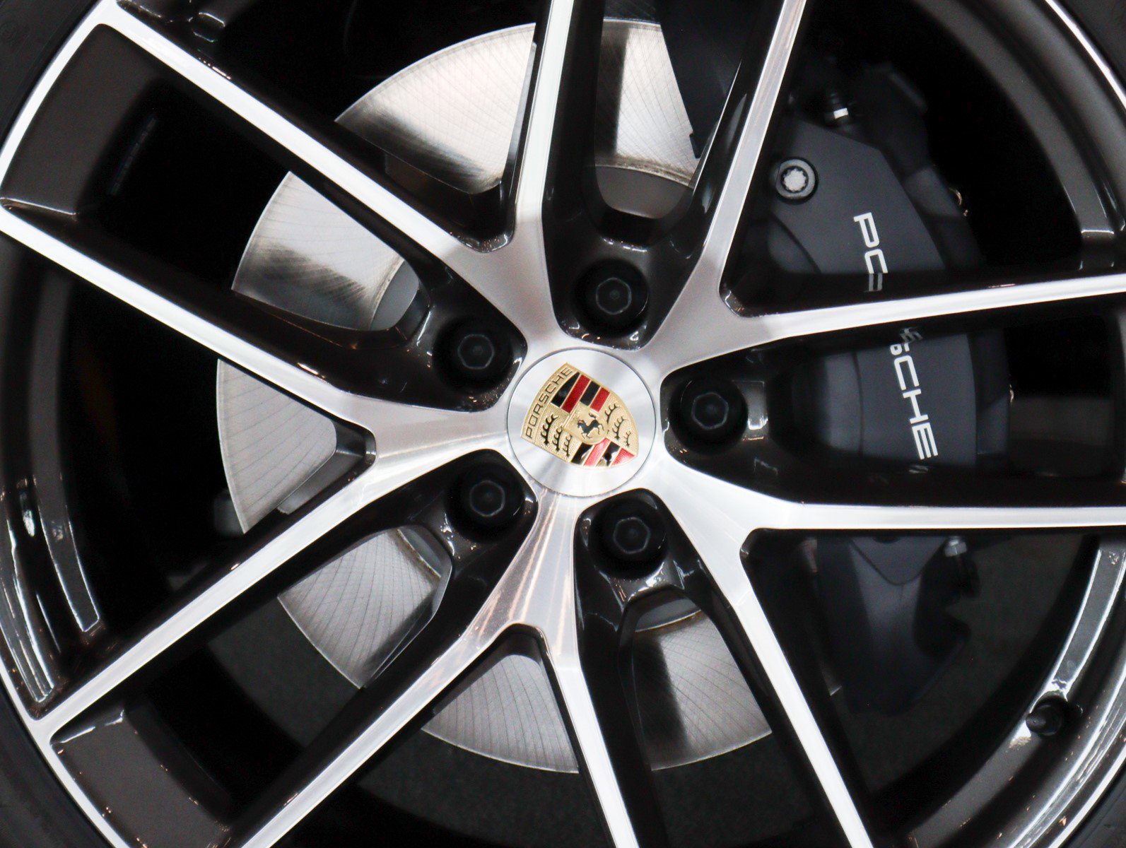 2025 Porsche Macan T photo 14