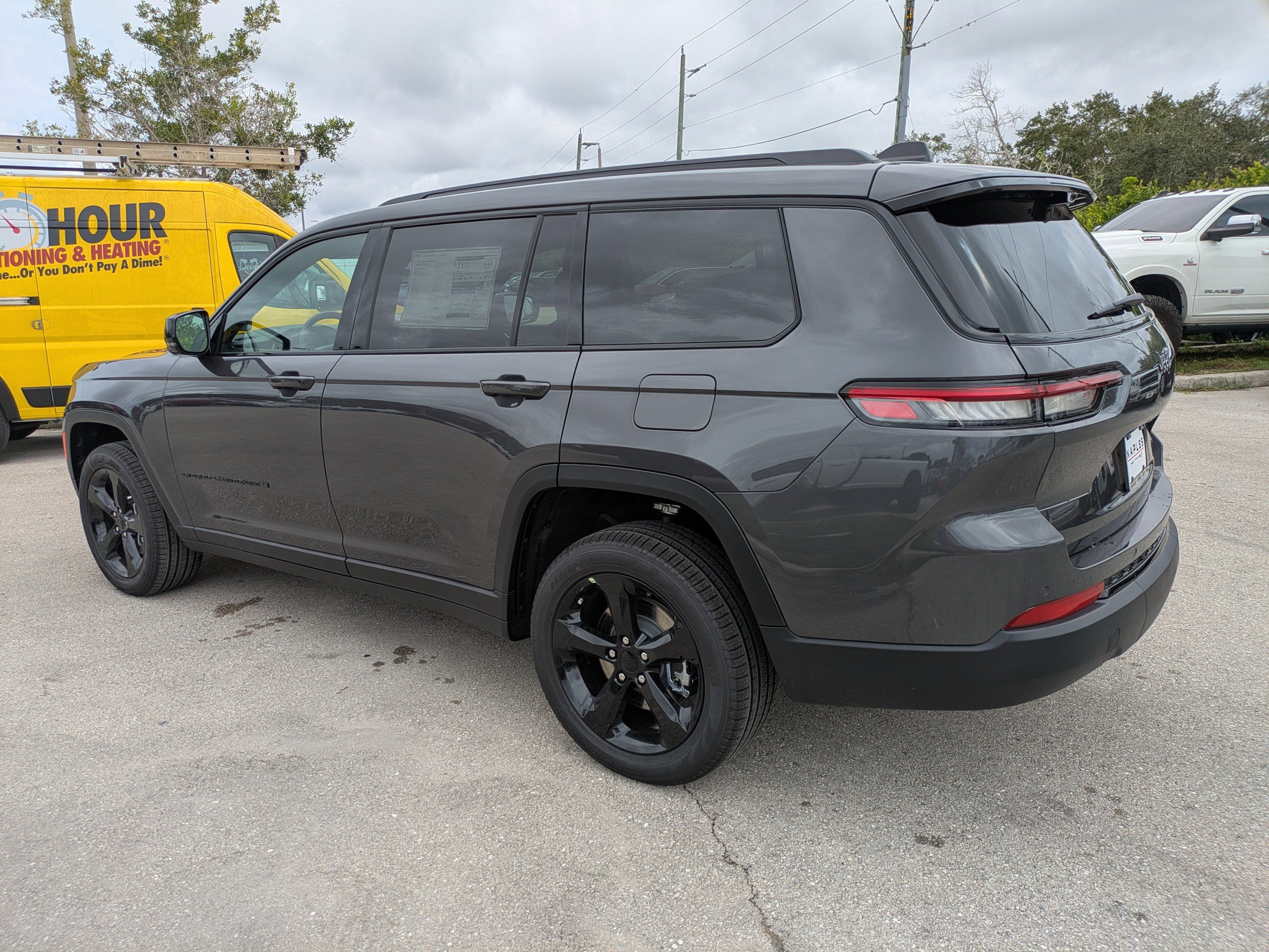 2025 Jeep Grand Cherokee Limited photo 4