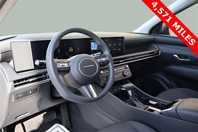 2025 Hyundai Tucson SE photo 2