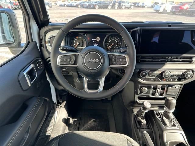 2025 Jeep Wrangler Sahara photo 12