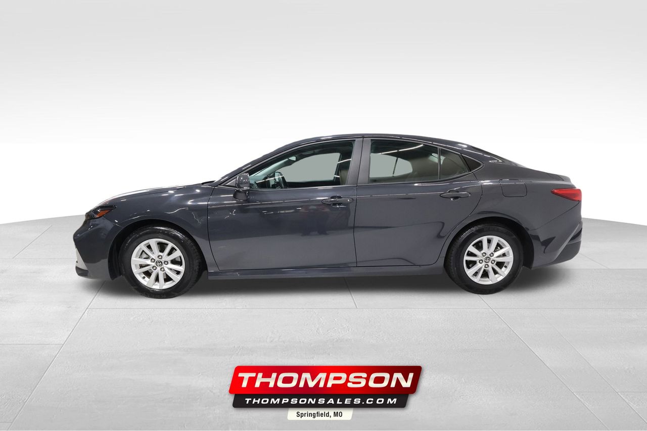 2025 Toyota Camry LE's photo