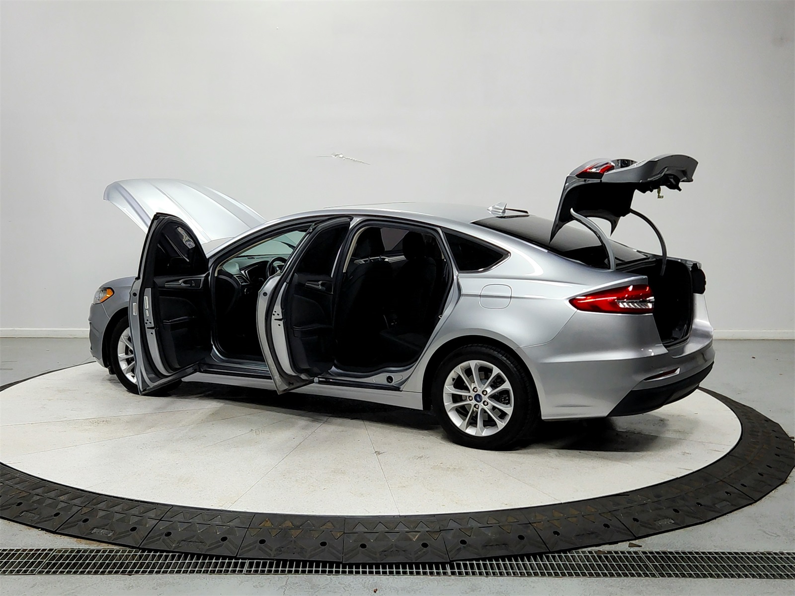 2020 Ford Fusion SE photo 13