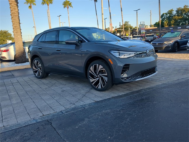 2025 Volkswagen ID.4 Pro Plus photo 2