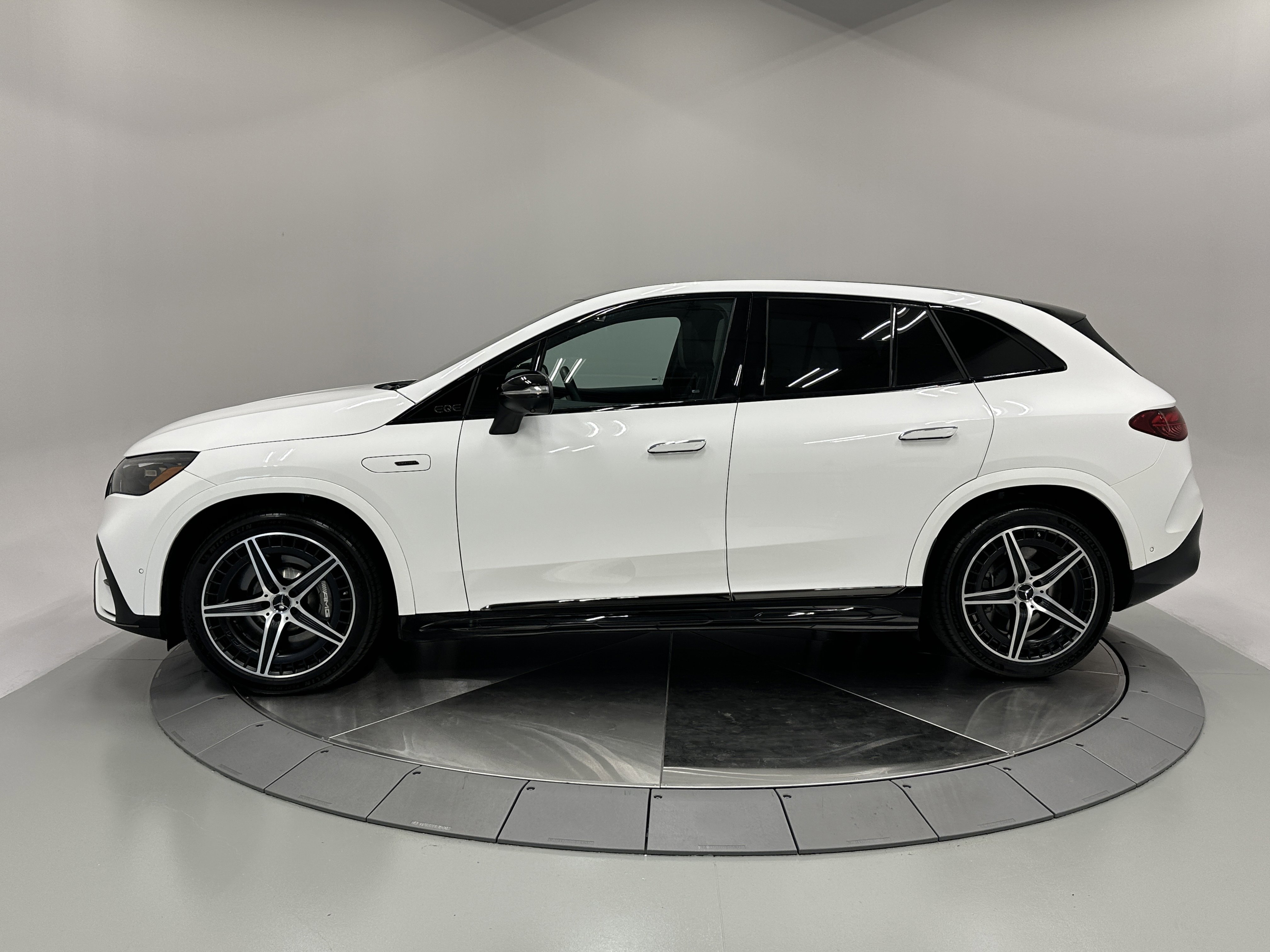 2024 Mercedes Benz EQE SUV AMG 4MATIC photo 3