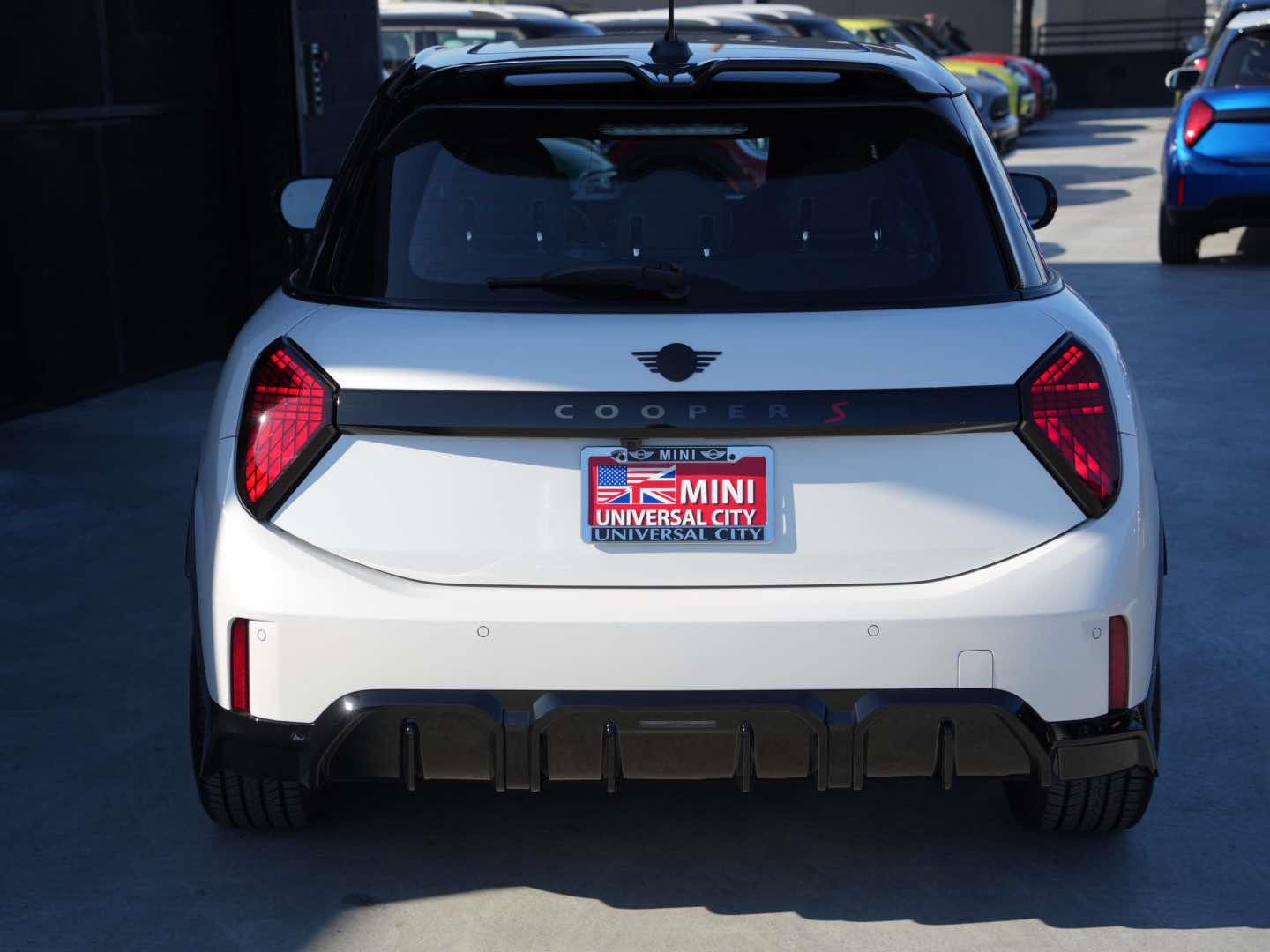 2026 Mini Cooper 4 Door Hardtop S Iconic photo 4