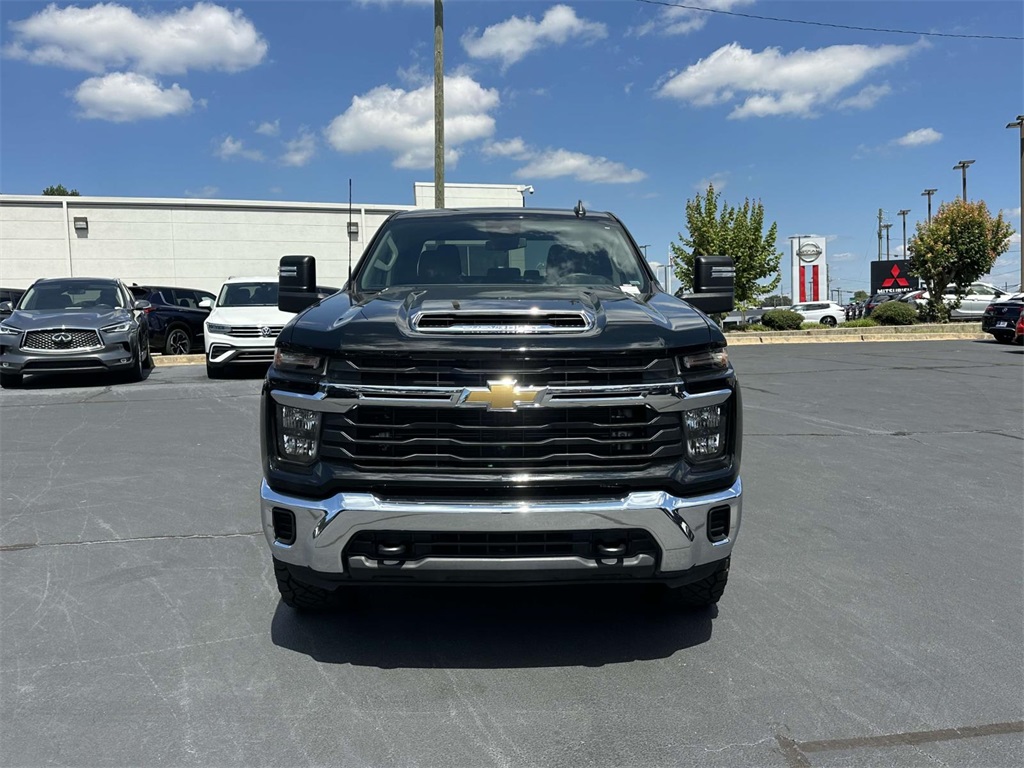 2024 Chevrolet Silverado 2500HD LT photo 2