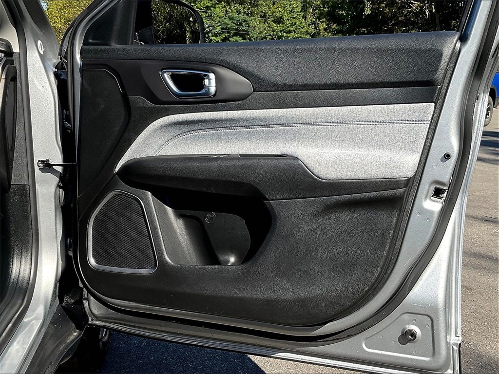 2022 Jeep Compass Latitude photo 25