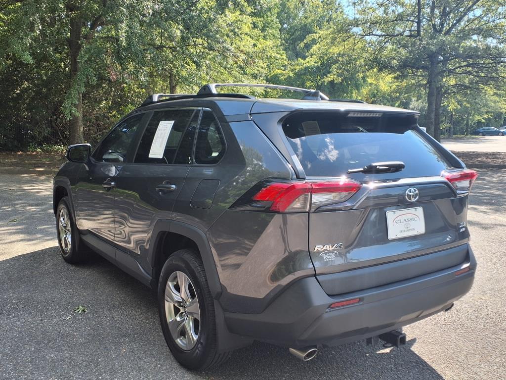 2022 Toyota RAV4 XLE photo 2