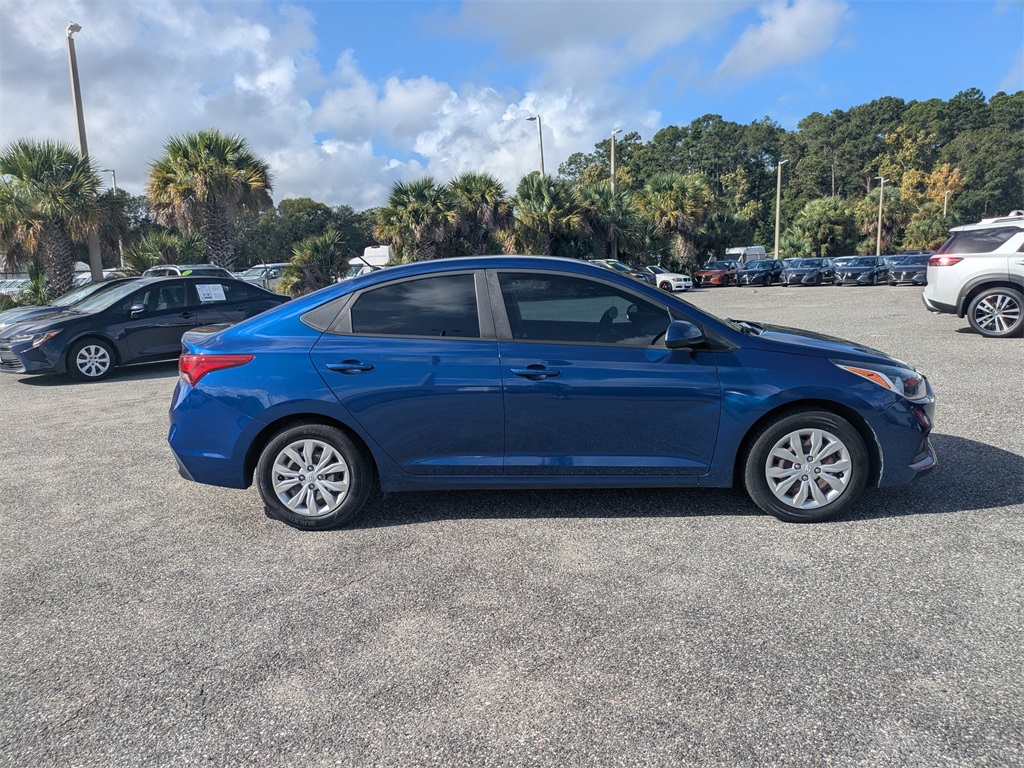 2019 Hyundai Accent SE photo 2