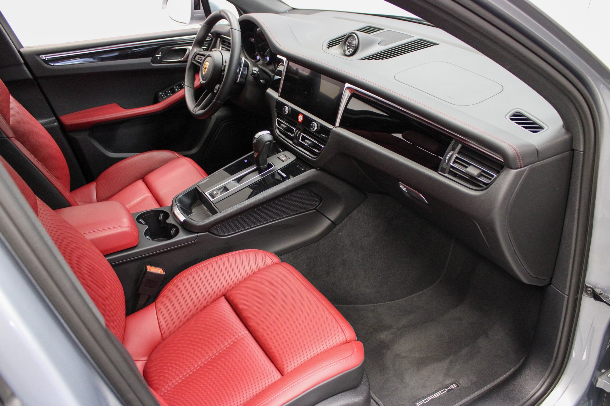 2025 Porsche Macan Base photo 33