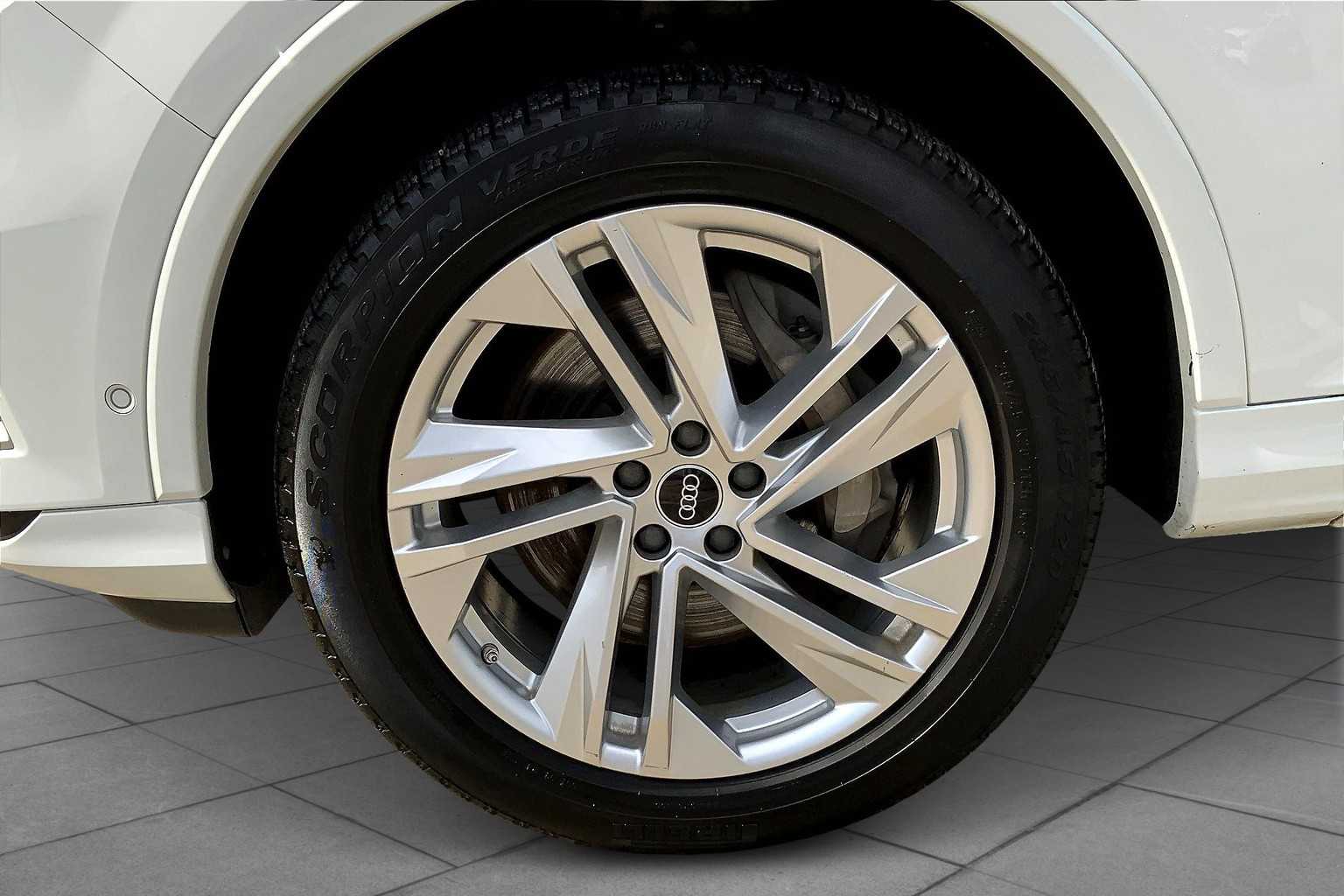 2023 Audi Q7 Premium Plus photo 9