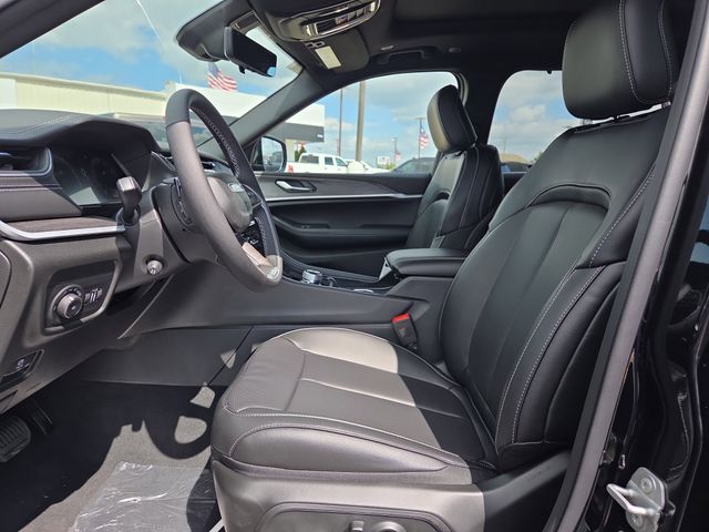 2025 Jeep Grand Cherokee Limited photo 3