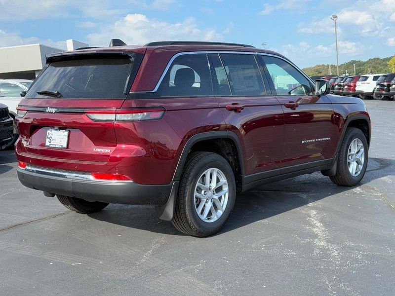 2025 Jeep Grand Cherokee Laredo X photo 2