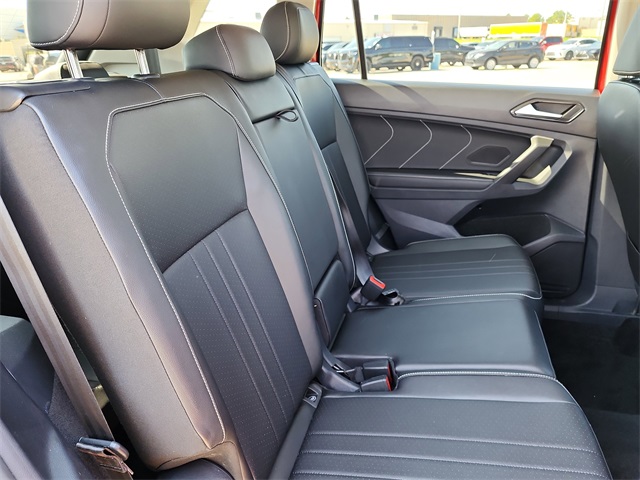 2024 Volkswagen Tiguan SE Wolfsburg Edition photo 16