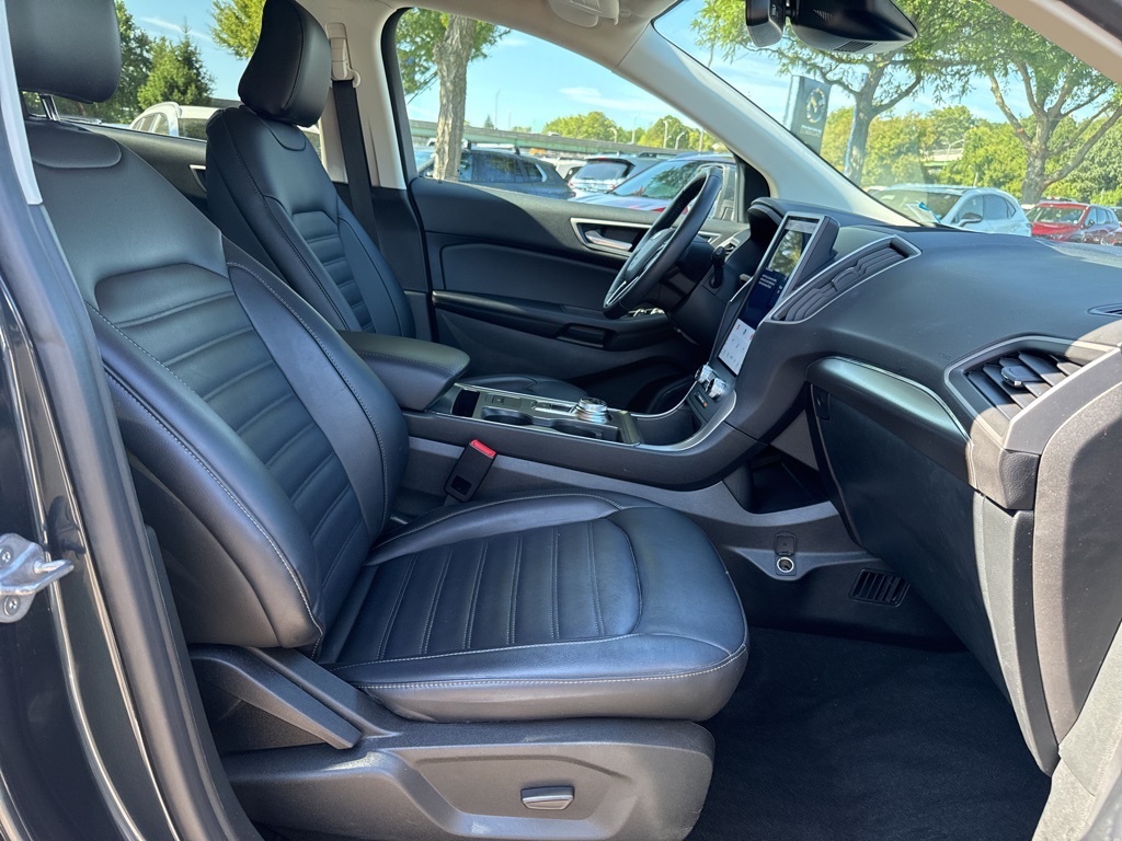 2022 Ford Edge SEL photo 28