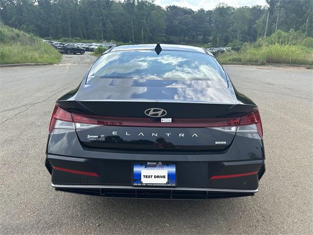 2025 Hyundai Elantra Hybrid Limited photo 4