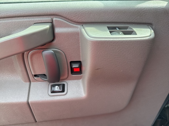 2017 Chevrolet Express Passenger 2500 LS photo 10