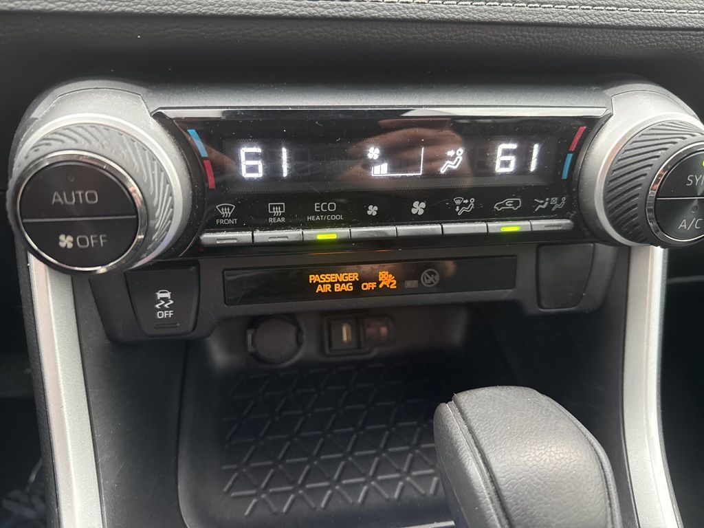 2020 Toyota RAV4 Hybrid LE photo 26