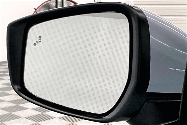 2025 Nissan Versa 1.6 SV photo 24