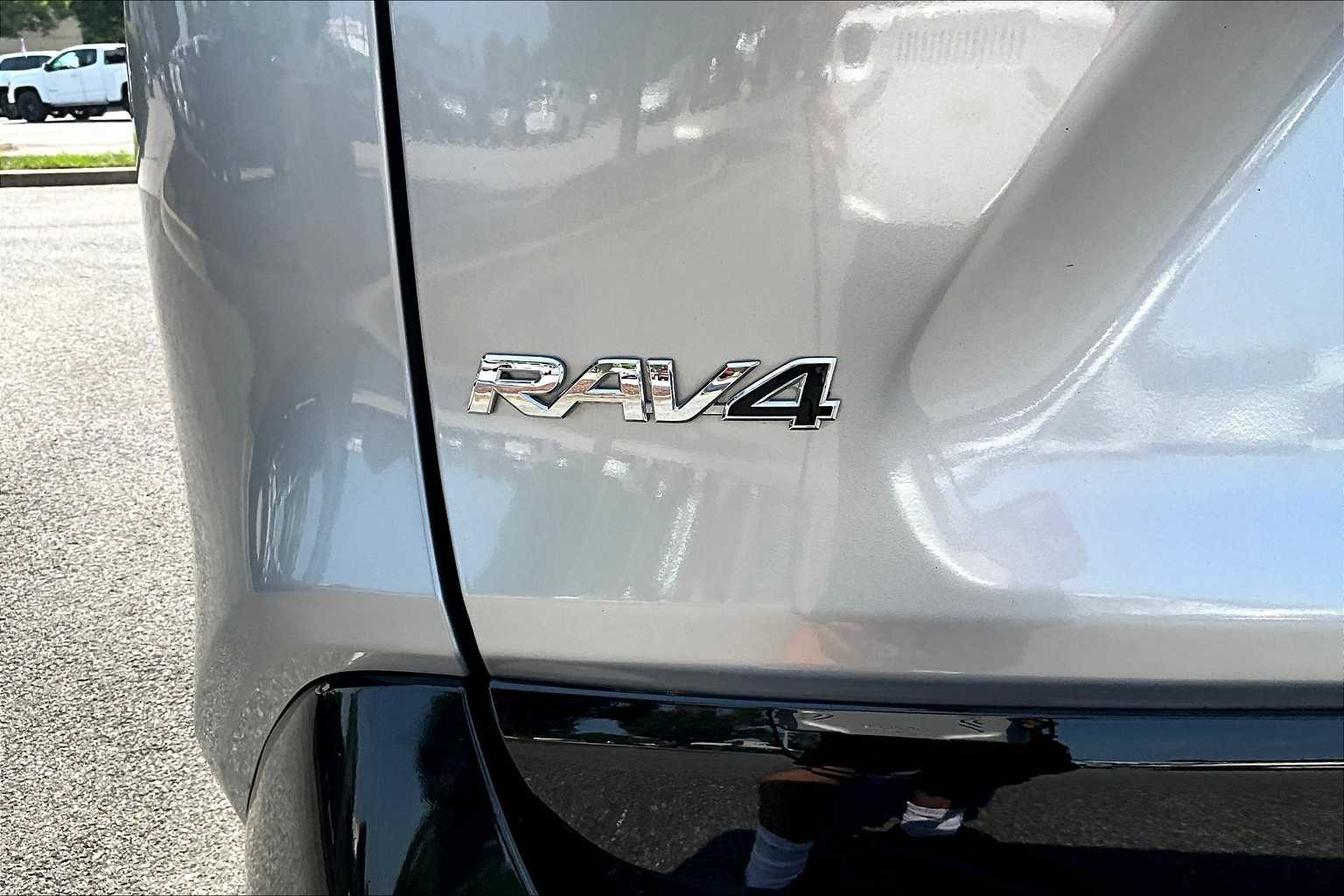 2022 Toyota RAV4 Hybrid XSE photo 27