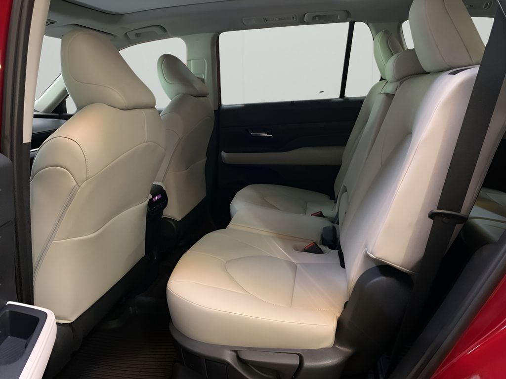 2025 Toyota Grand Highlander XLE photo 9