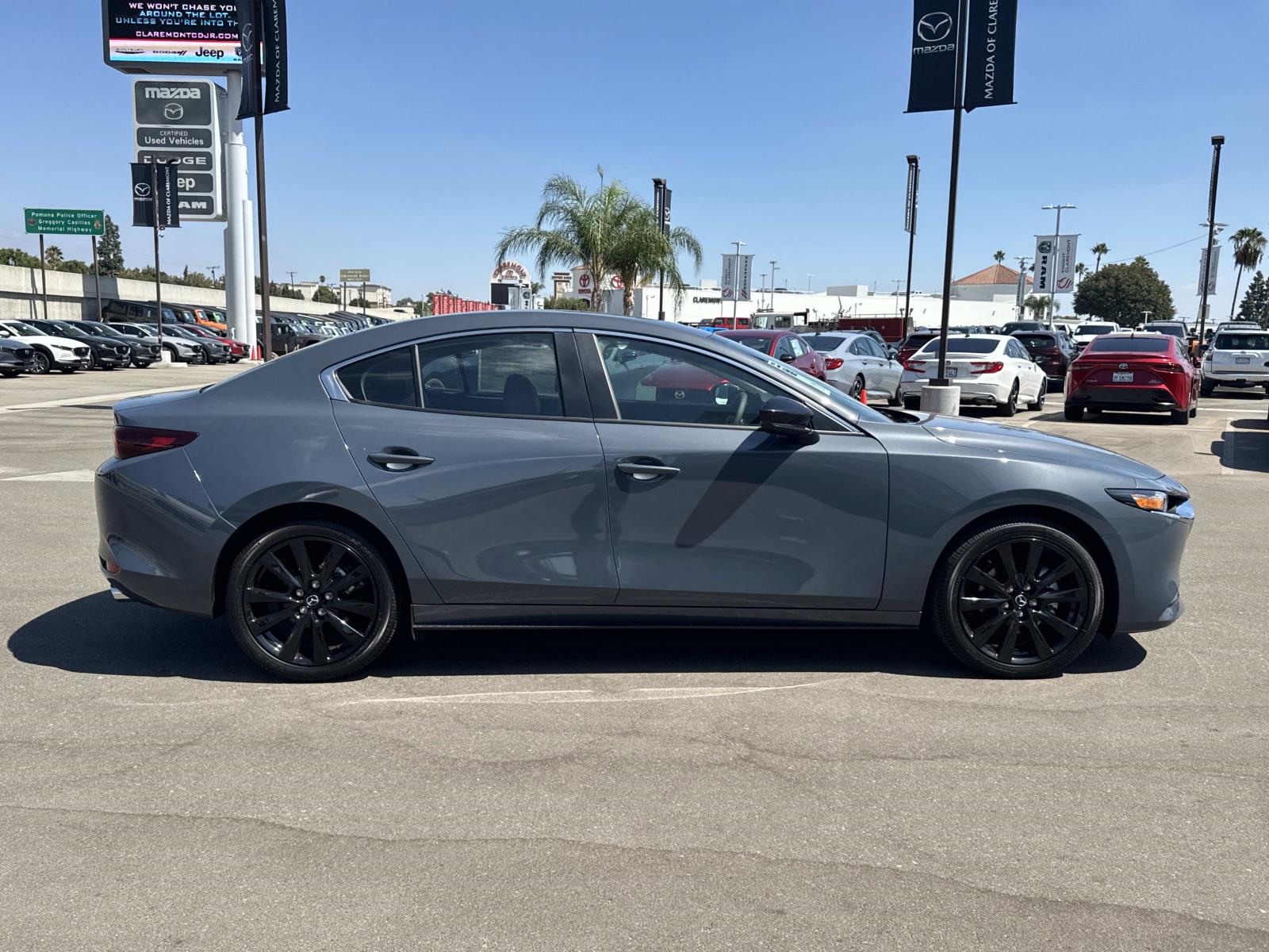 2025 Mazda Mazda3 2.5 s Carbon photo 3