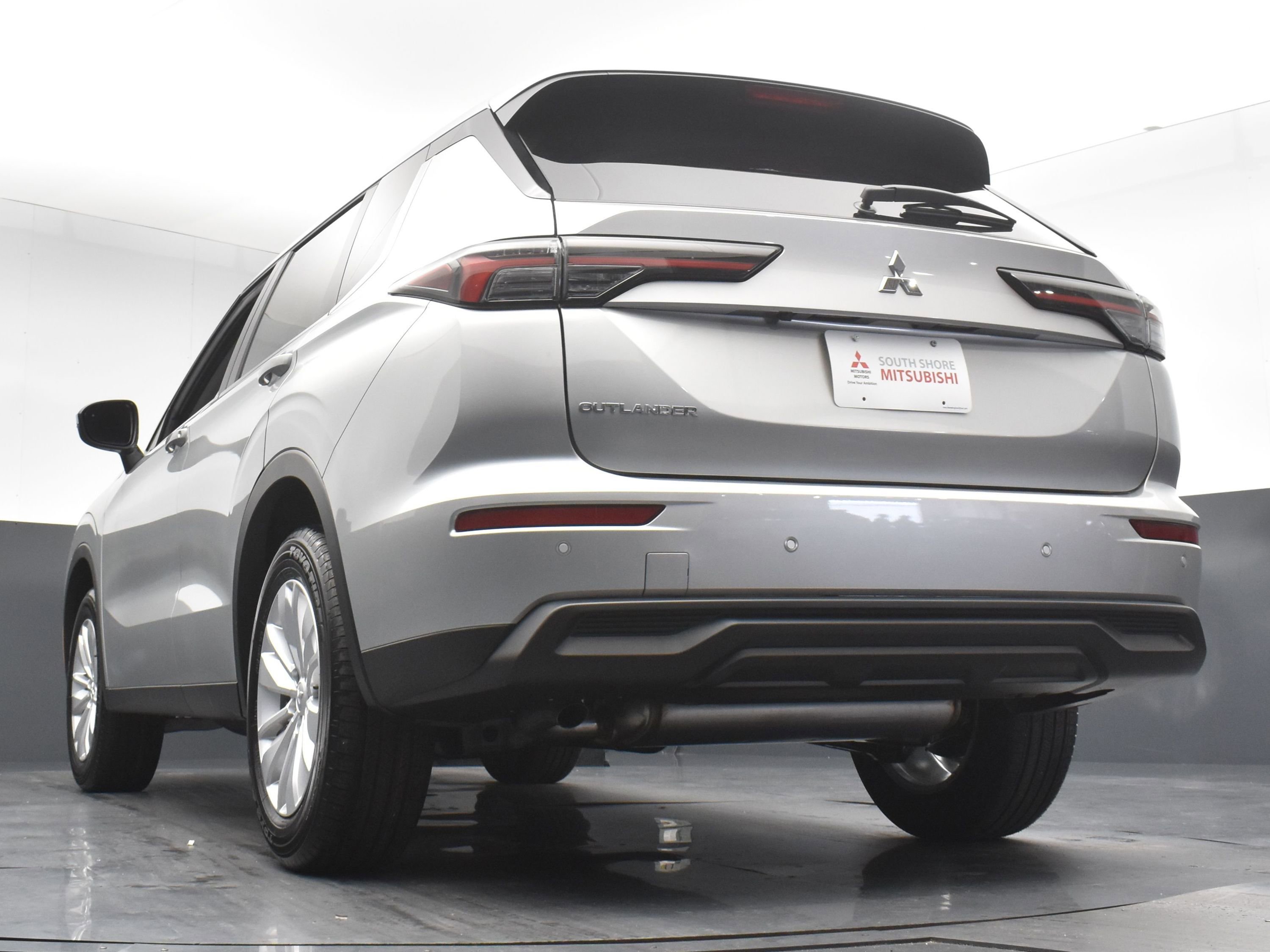 2025 Mitsubishi Outlander ES photo 22