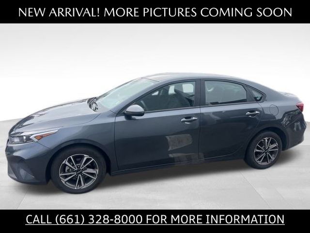 2023 Kia Forte LXS photo 2