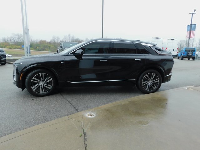 2024 Cadillac Lyriq Luxury photo 3