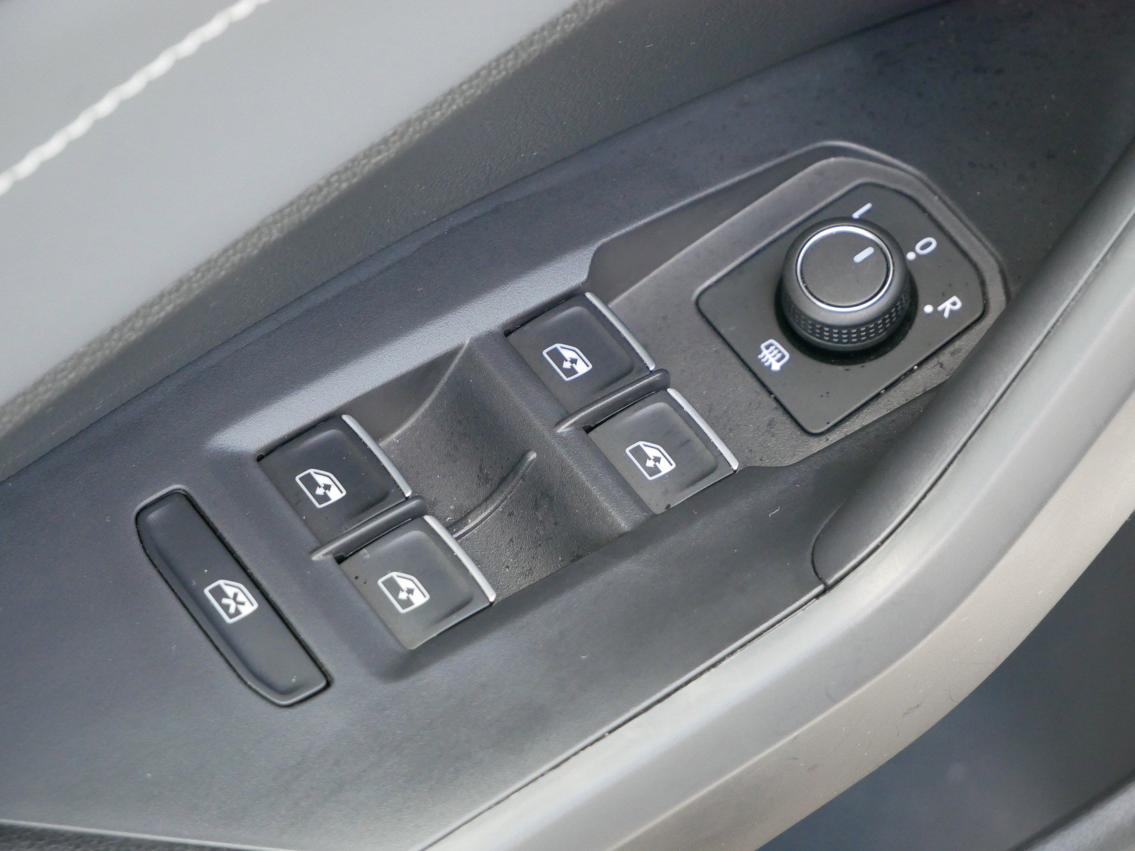 2025 Volkswagen Jetta SEL photo 18
