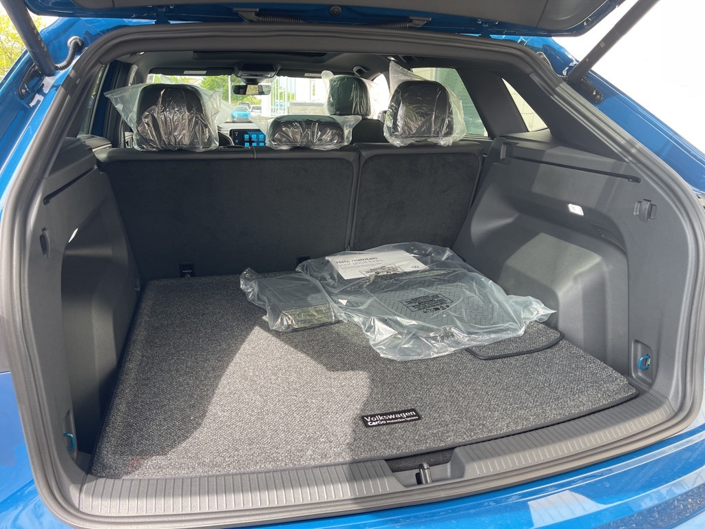 2025 Volkswagen Atlas Cross Sport SEL R-Line photo 14
