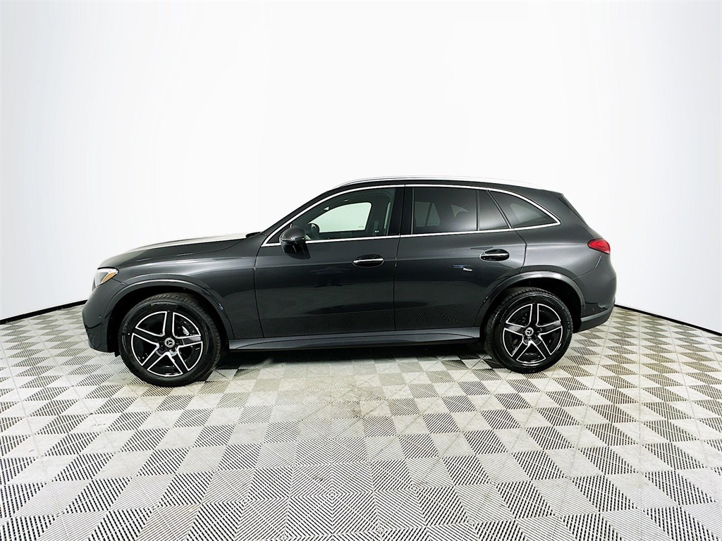 2025 Mercedes Benz GLC 300 photo 4