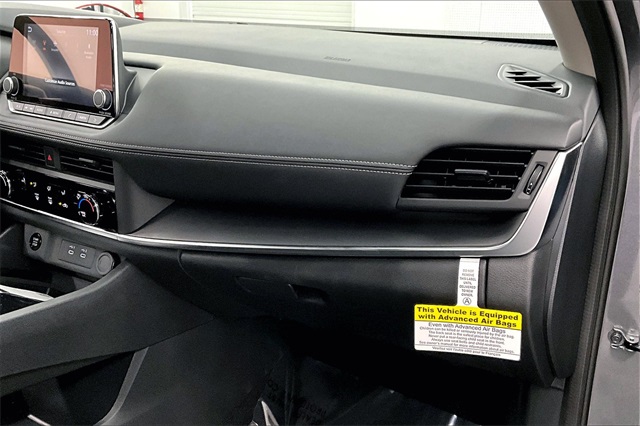 2025 Nissan Rogue S photo 32