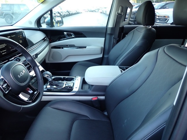 2024 Kia Carnival EX photo 12