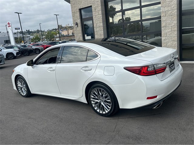 2017 Lexus ES 350 Luxury photo 3