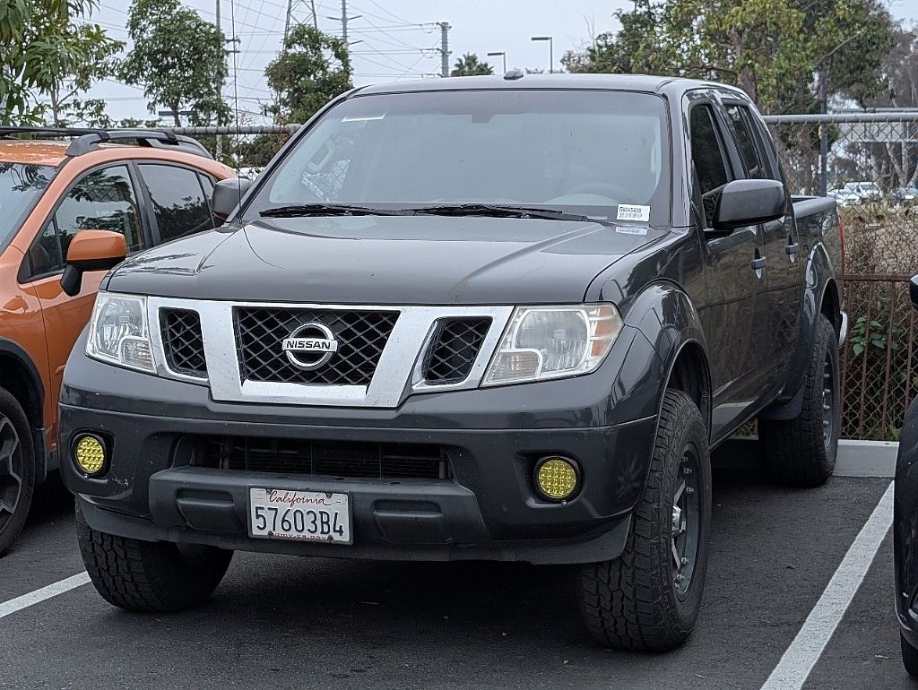 2015 Nissan Frontier SV photo 3