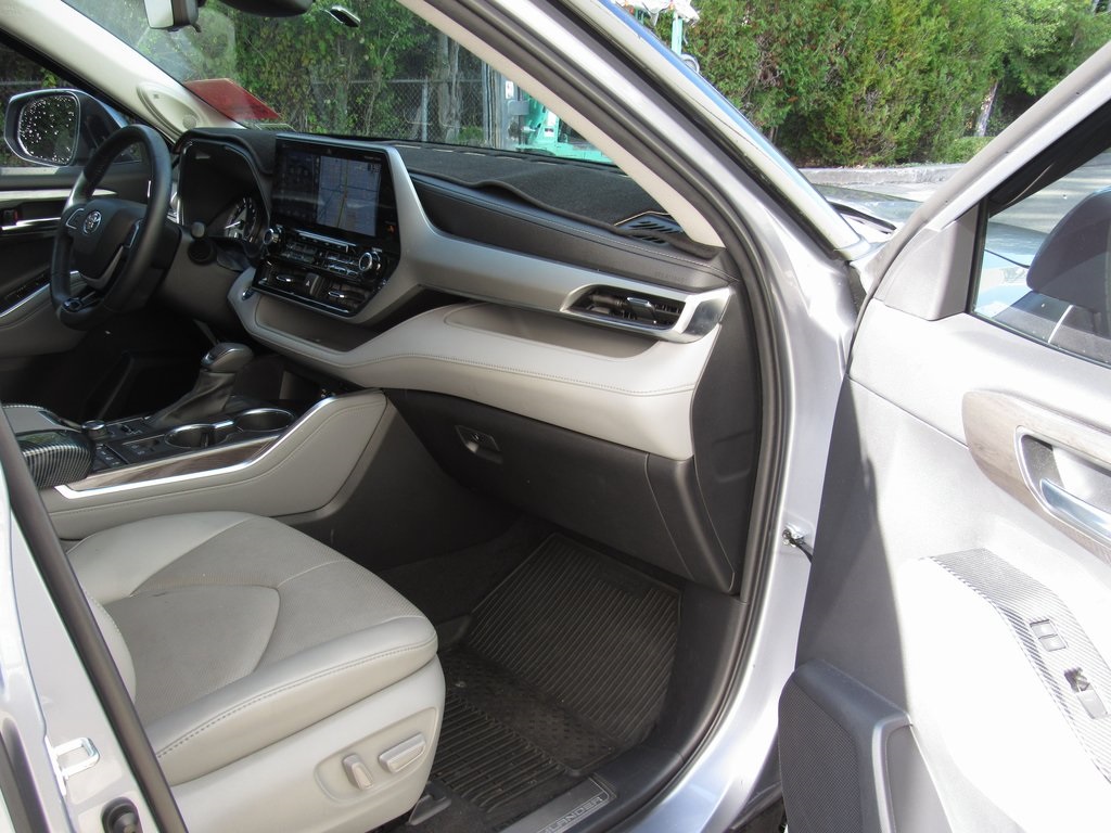 2022 Toyota Highlander Platinum photo 18