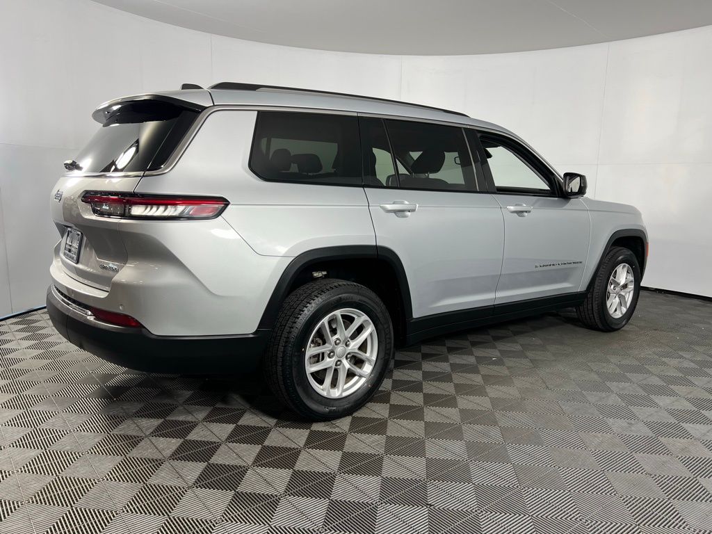 2023 Jeep Grand Cherokee Laredo photo 2