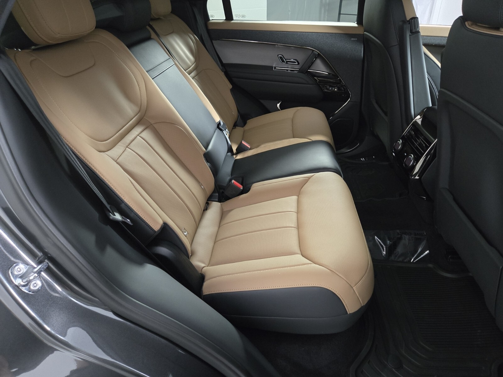 2025 Land Rover Range Rover Sport SE photo 14