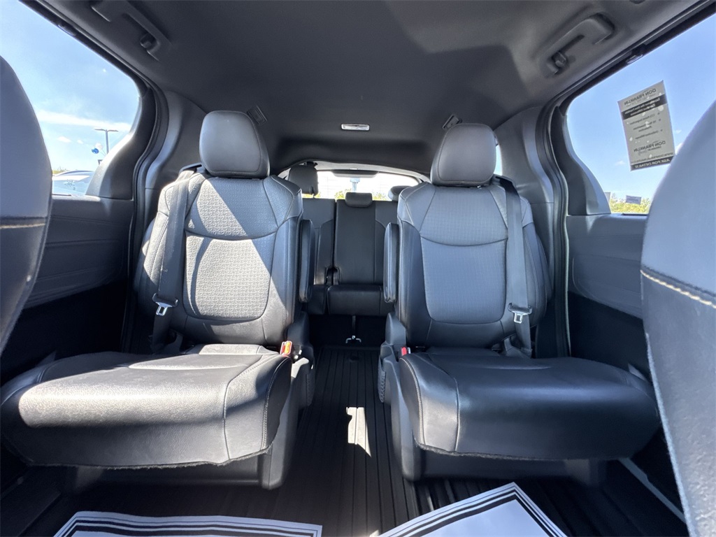 2024 Toyota Sienna LE photo 13