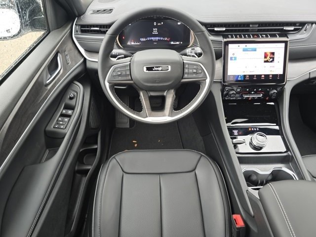 2025 Jeep Grand Cherokee Limited photo 3