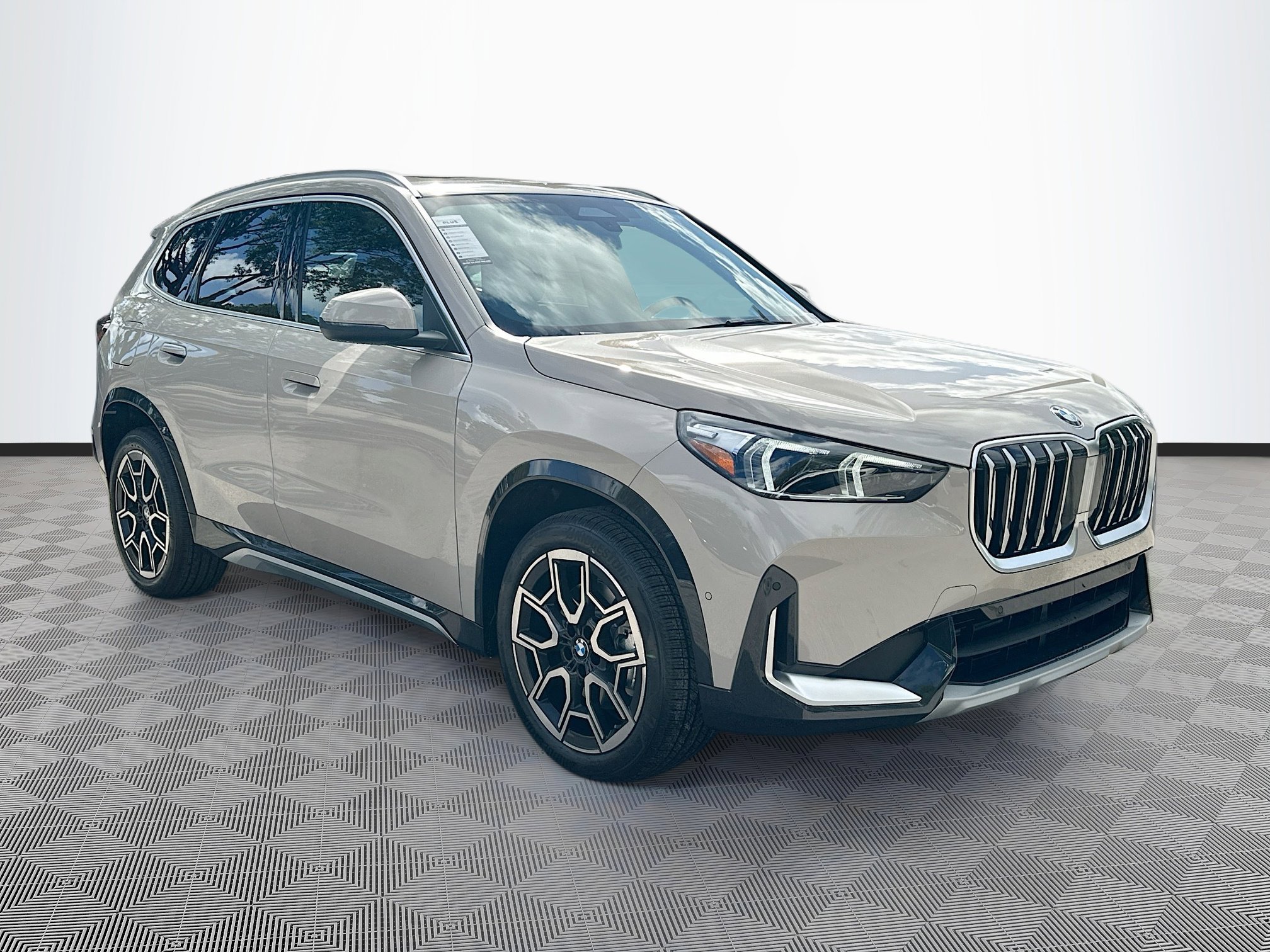 2026 BMW X1 28i's photo