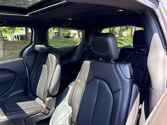 2026 Chrysler Pacifica photo 27